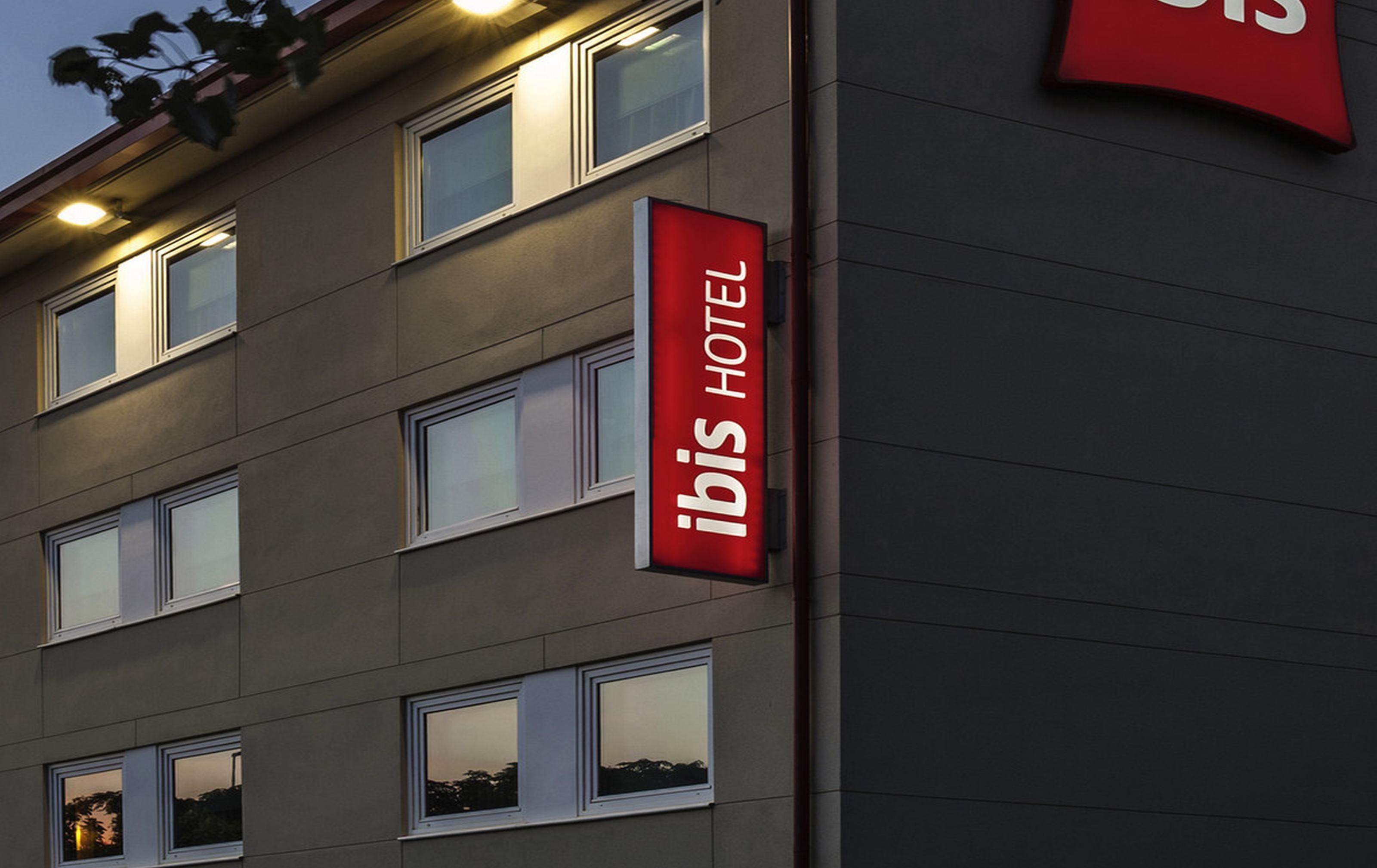 Ibis Cornella Hotel Cornella de Llobregat Ngoại thất bức ảnh